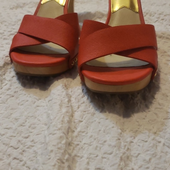 MICHAEL by MICHAEL KORS wooden square heel clogs 7 - Picture 2 of 8